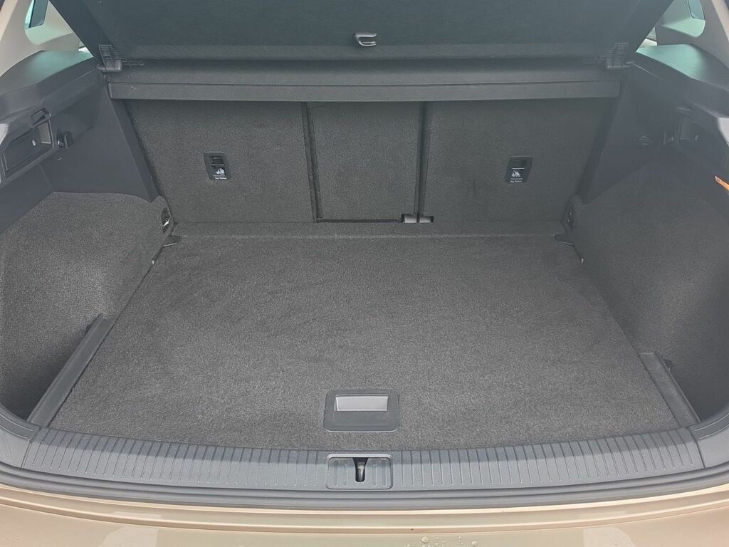 Volkswagen Tiguan  White #31