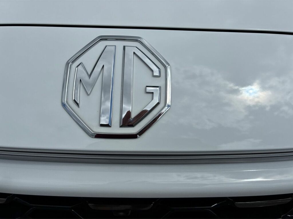 MG ZS Hat 1.5 115Ps Se White #27