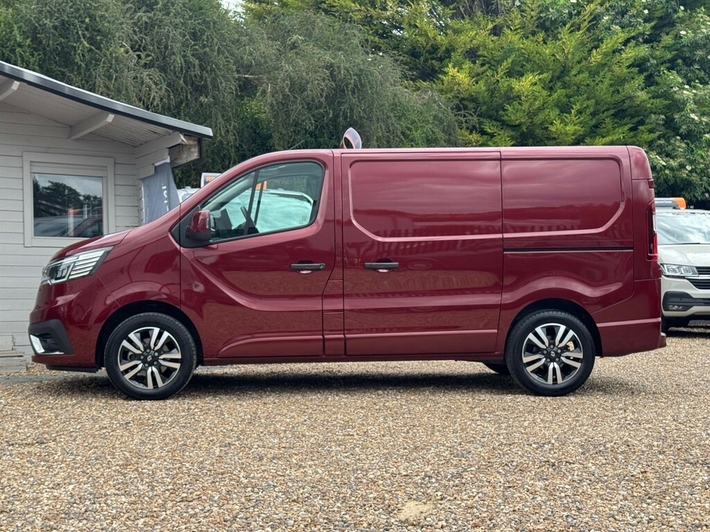 Renault Trafic Mpv Red #5