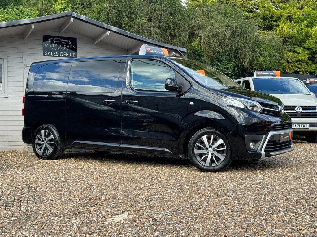Toyota Verso 2.0D Family Medium Mpv Mwb Euro 6 Ss Black #2