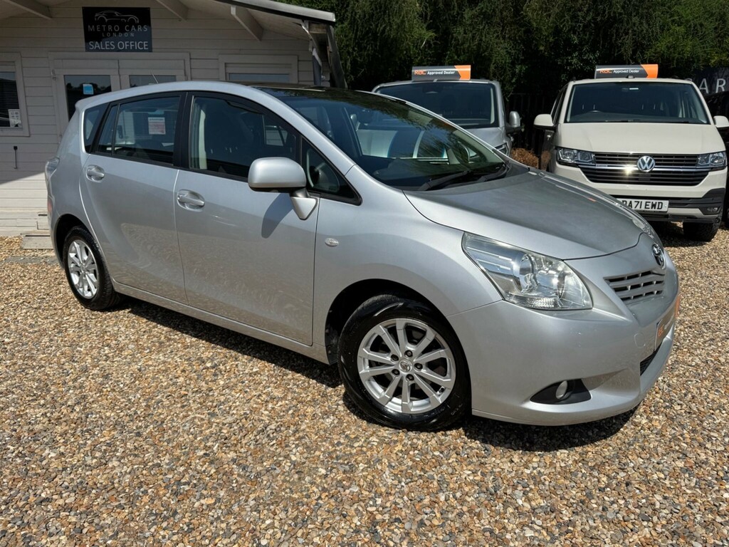 Toyota Verso 1.8 V-matic Tr Multidrive S Euro 5 Silver #2