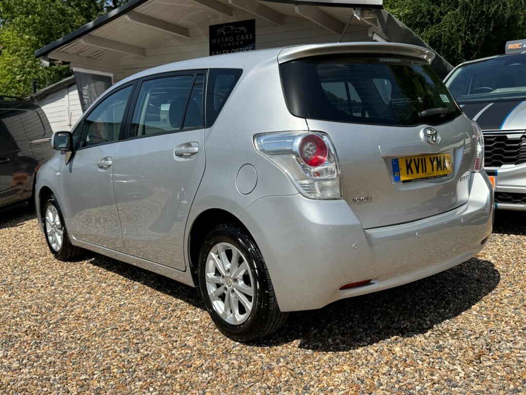 Toyota Verso Mpv Blue #11