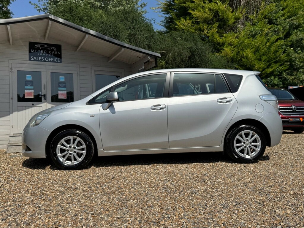 Toyota Verso Mpv Blue #8
