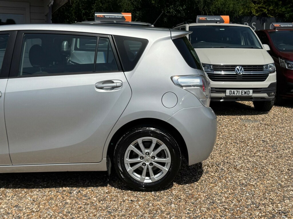 Toyota Verso Mpv Blue #10