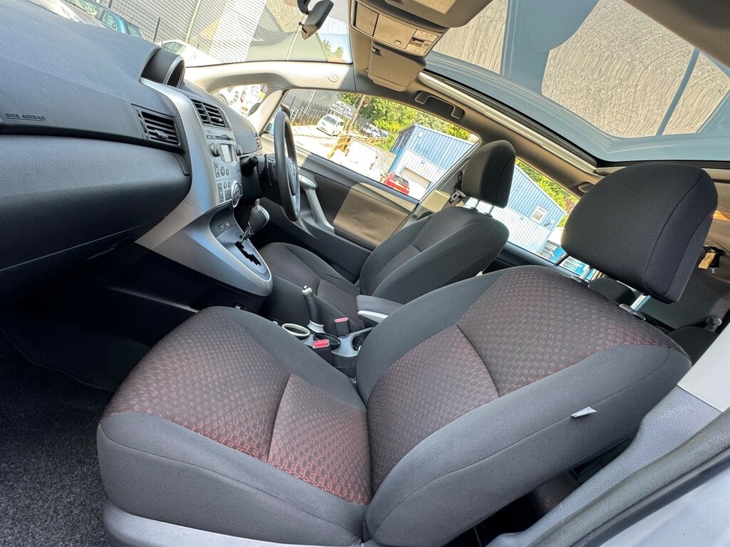 Toyota Verso Mpv Blue #20