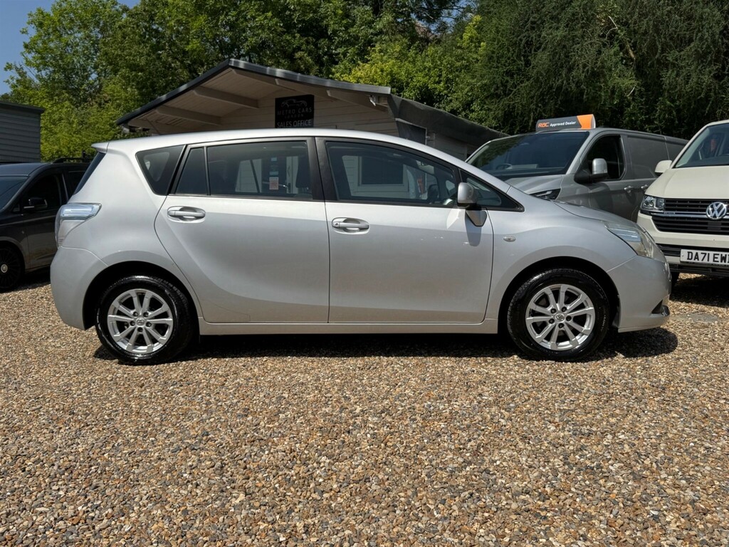 Toyota Verso 1.8 V-matic Tr Multidrive S Euro 5 Silver #3