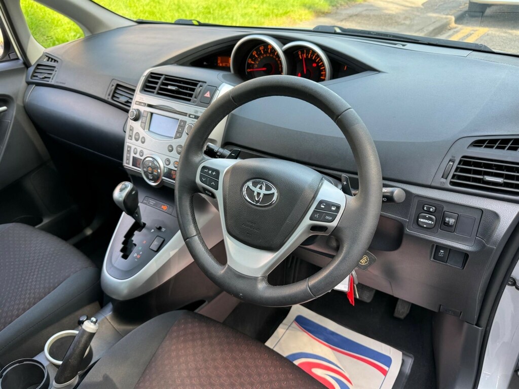 Toyota Verso Mpv Blue #12