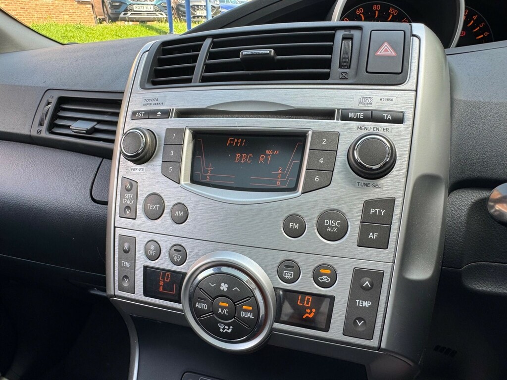 Toyota Verso Mpv Blue #15