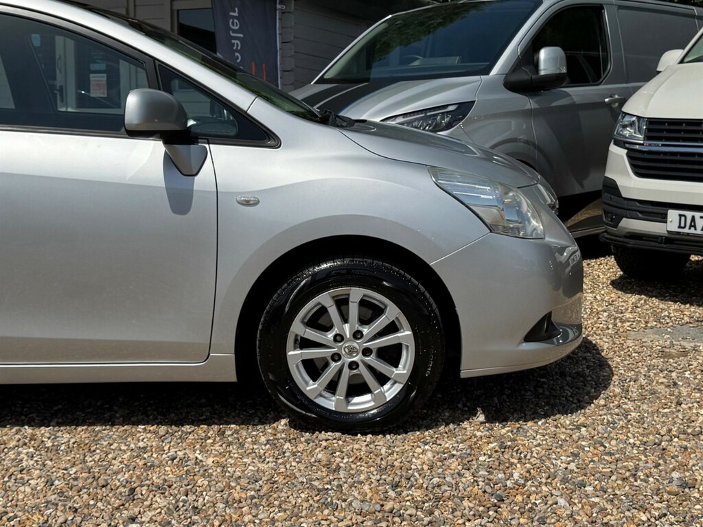 Toyota Verso 1.8 V-matic Tr Multidrive S Euro 5 Silver #4