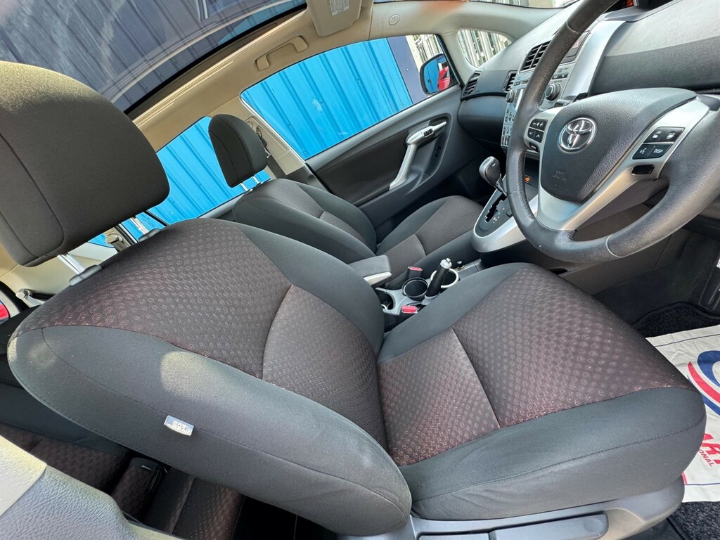 Toyota Verso Mpv Blue #18