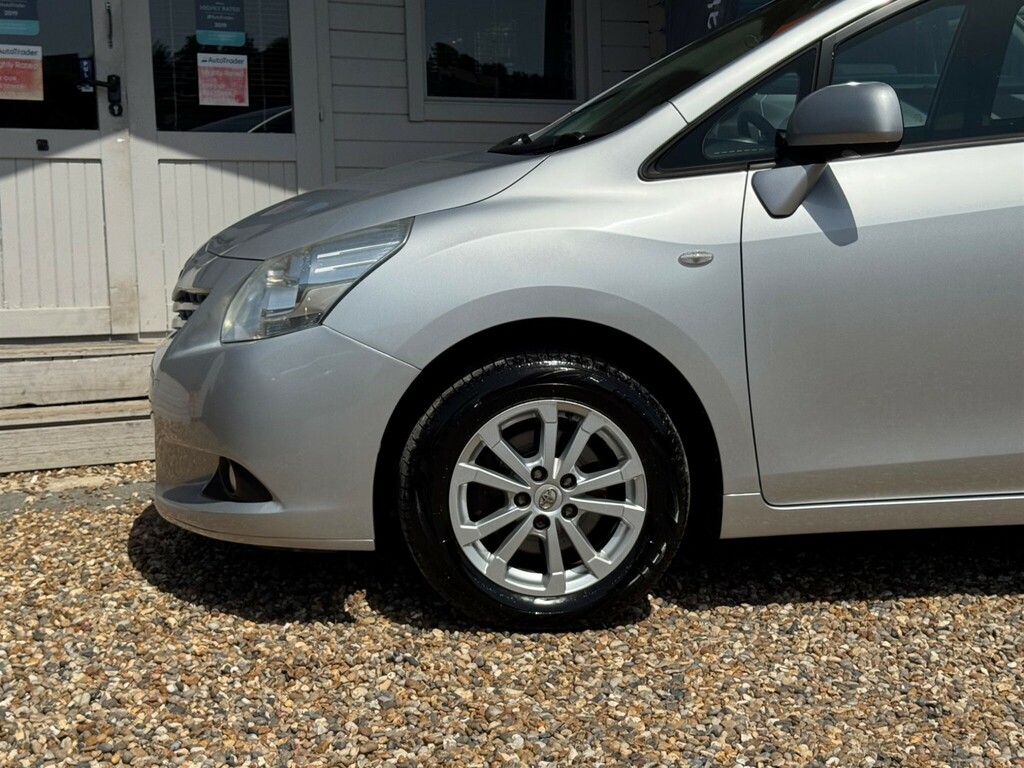 Toyota Verso Mpv Blue #9