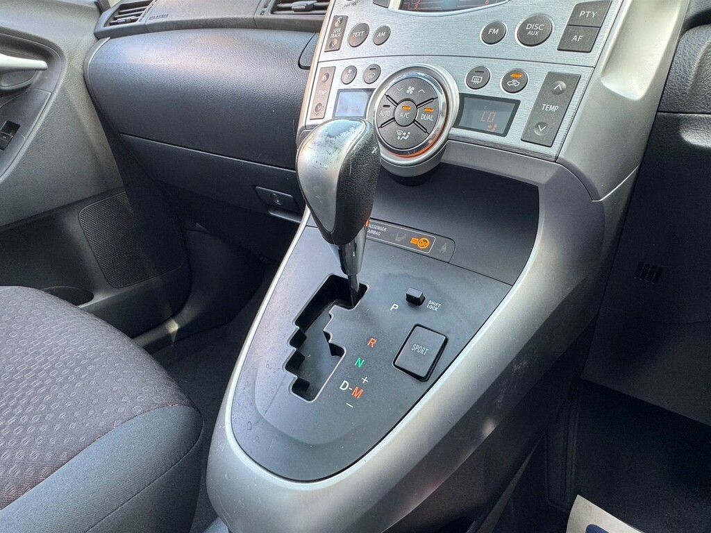 Toyota Verso Mpv Blue #14