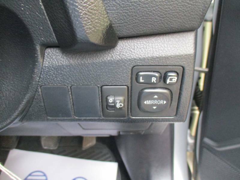 Toyota Auris Excel Silver #16