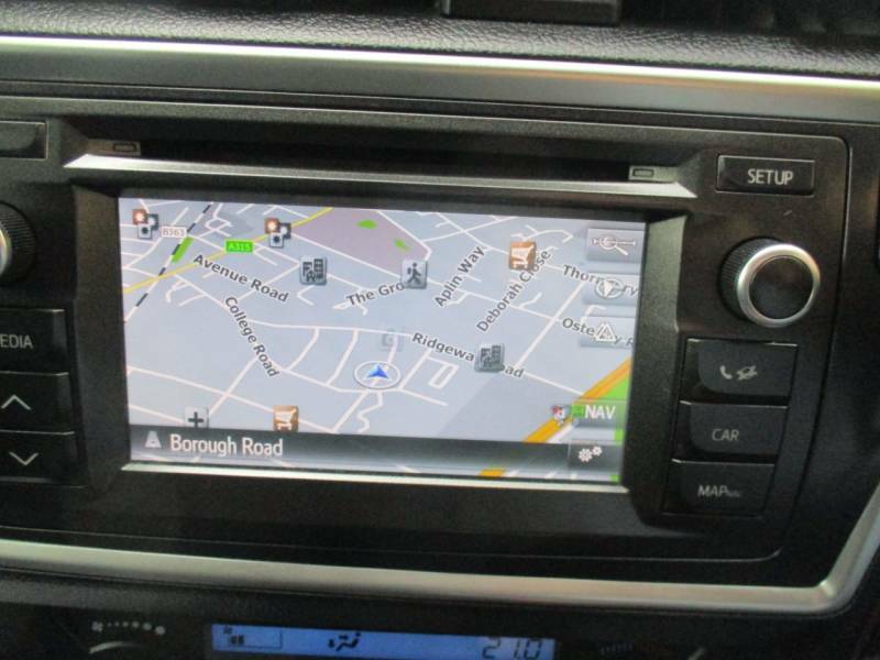 Toyota Auris 1.6 V-matic Icon Full Toyota History Satnav Silver #2
