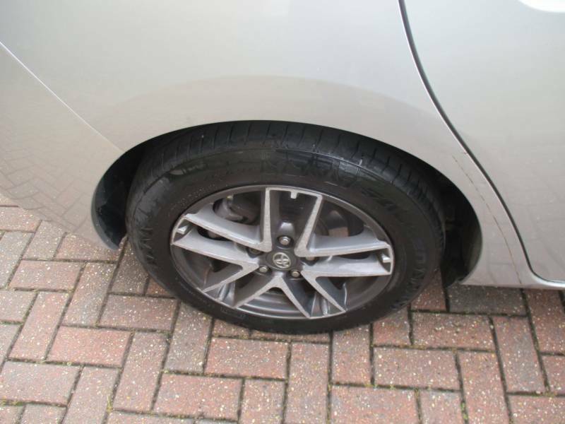 Toyota Auris Excel Silver #11