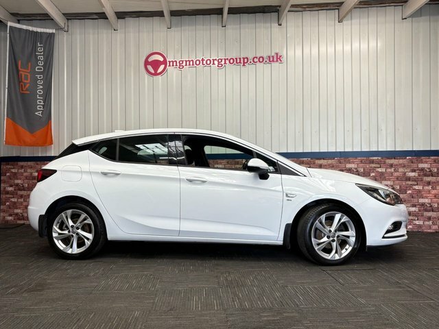 Vauxhall Astra 1.4I Turbo Sri Nav Hatchback Eur PY17EAM White #3