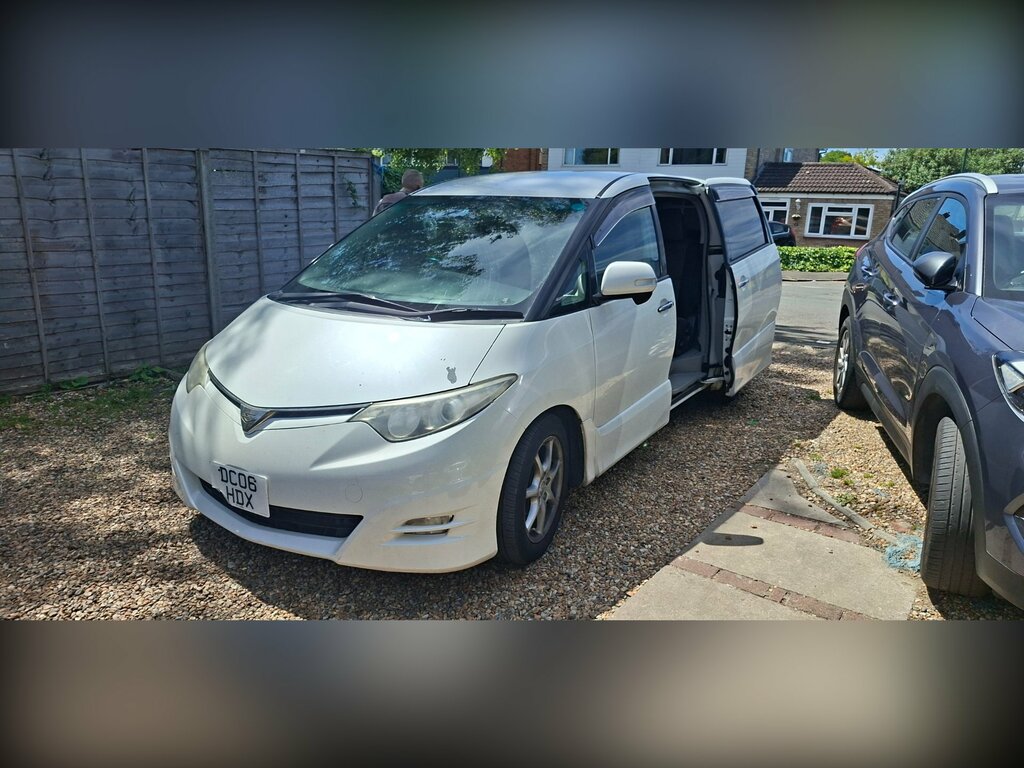Toyota Estima Mpv 2300Cc 8 Seater White #2