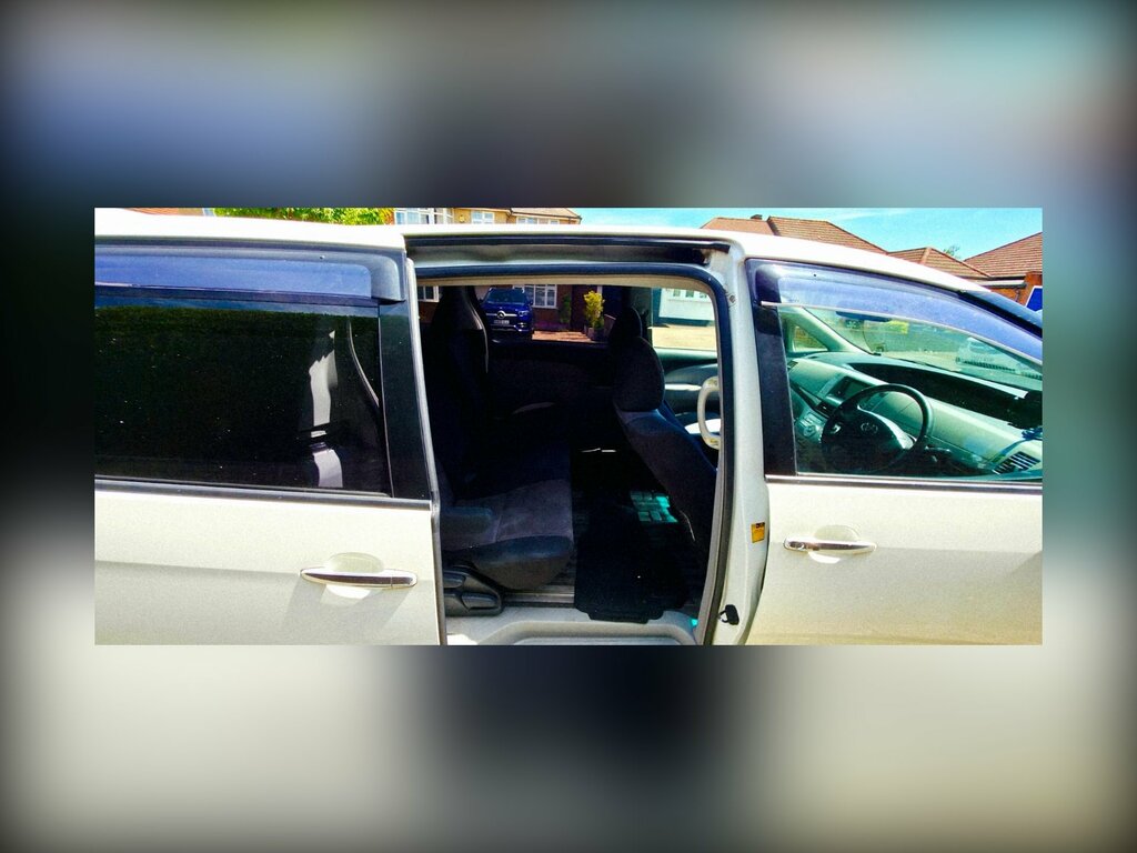 Toyota Estima Mpv White #8
