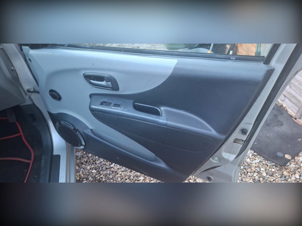 Nissan Pixo 1.0 N-tec Hatchback Euro 5 68 P Silver #2