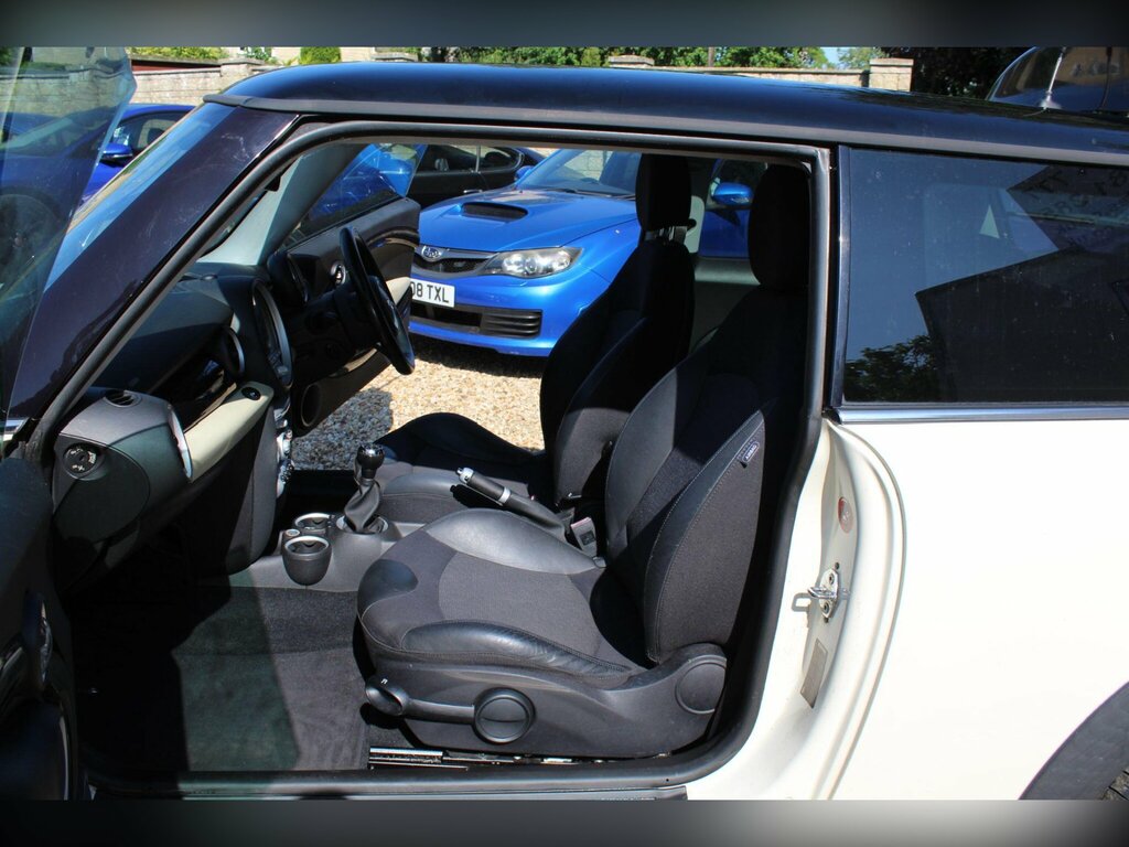 Mini Hatch One Black #9
