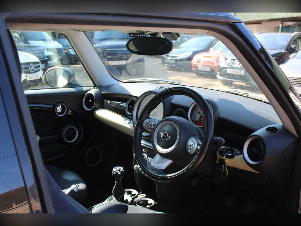 Mini Hatch One Black #4