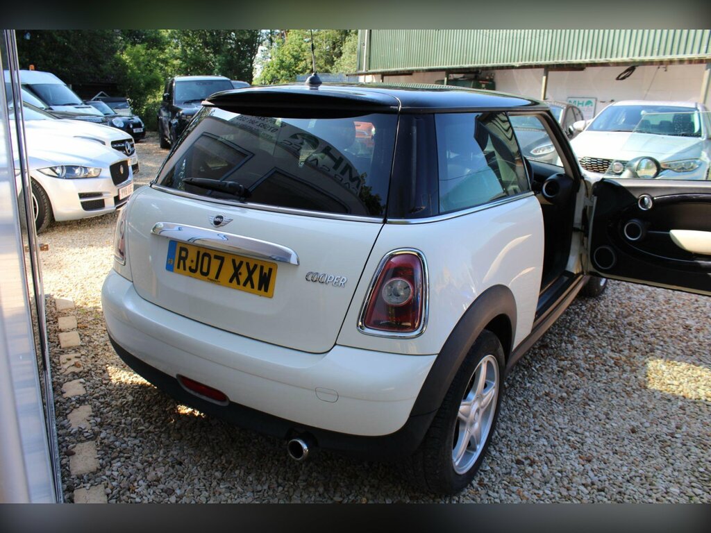 Mini Hatch One Black #6