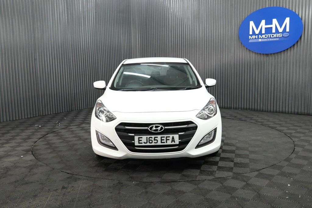 Hyundai I30 Crdi Blue Drive Se White #2