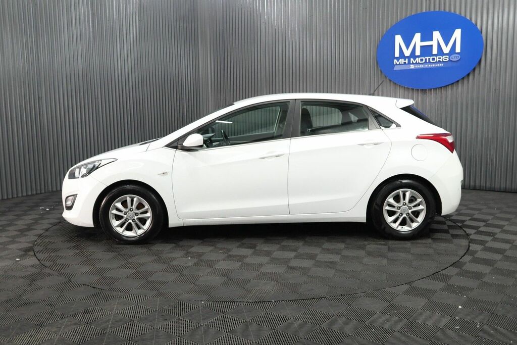Hyundai I30 Crdi Blue Drive Se White #4