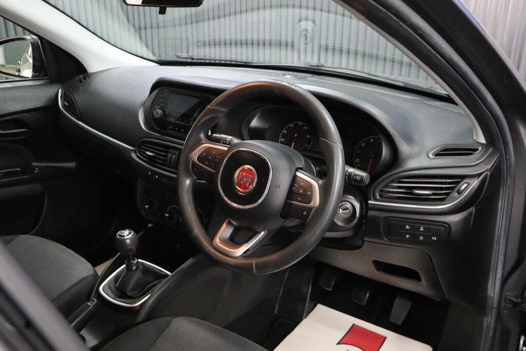 Fiat Tipo 1.4 Mpi Lounge Euro 6 Black #24