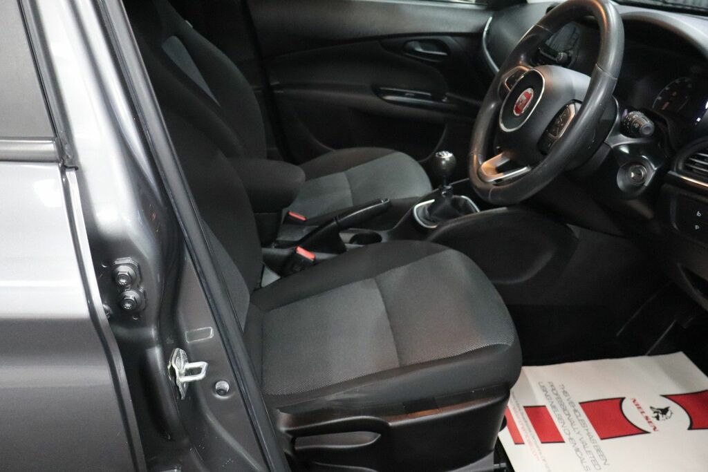 Fiat Tipo 1.4 Mpi Lounge Euro 6 Black #23