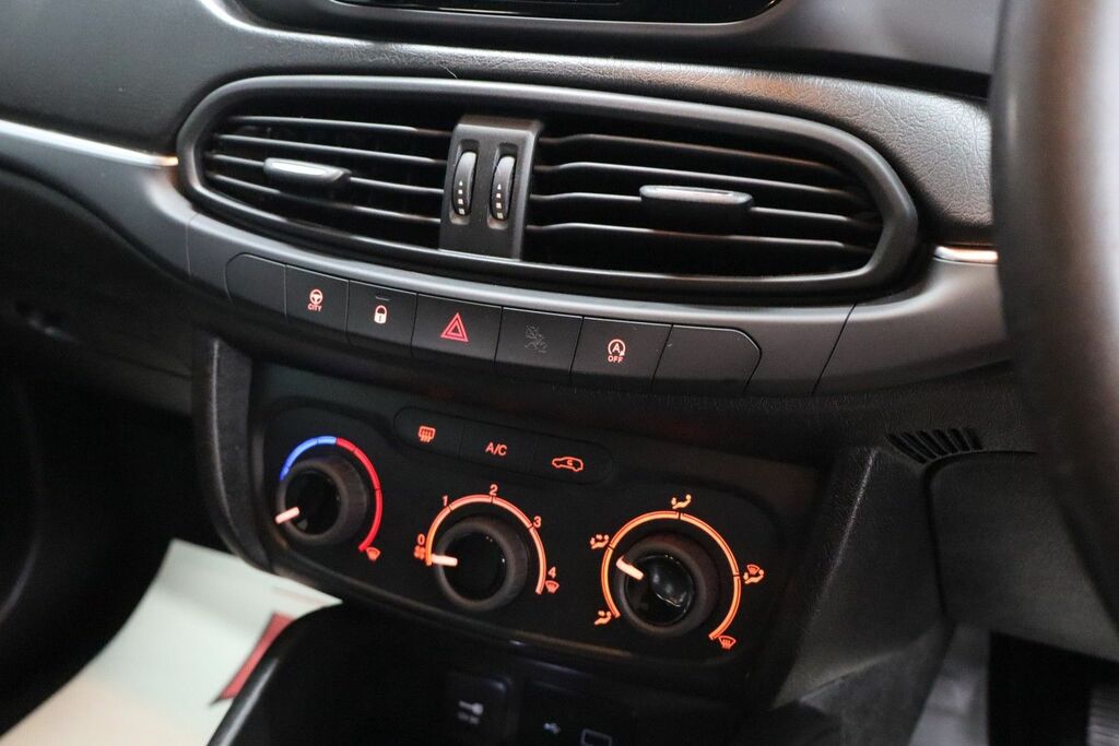 Fiat Tipo 1.4 Mpi Lounge Euro 6 Black #29