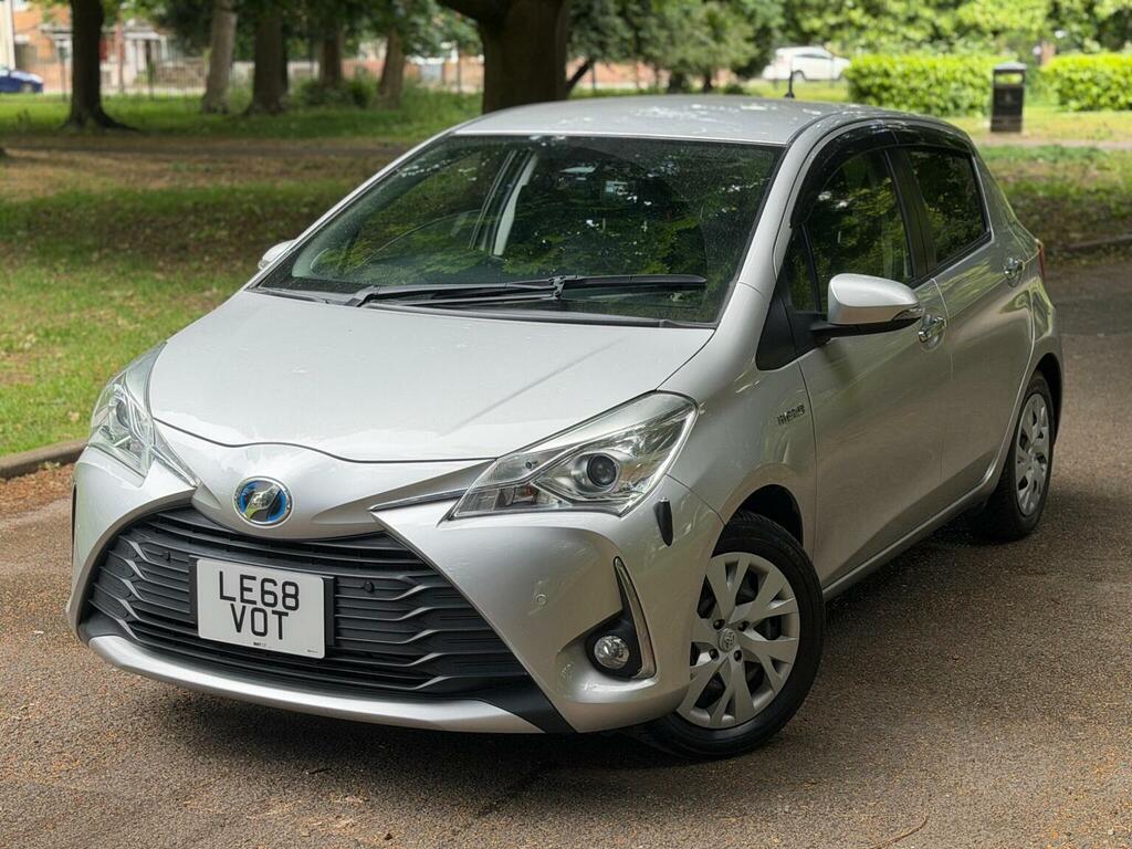 Toyota Vitz Hatchback 201868 Silver #3