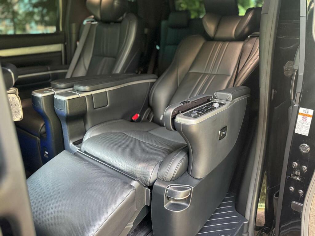 Toyota Alphard White #20