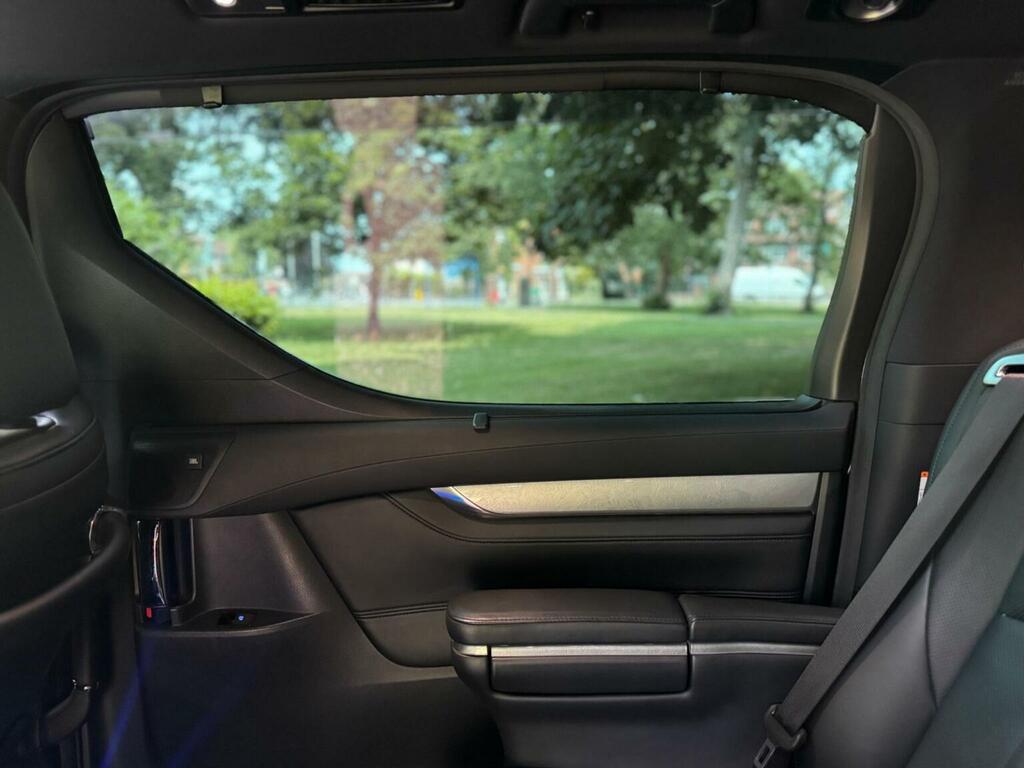Toyota Alphard White #17