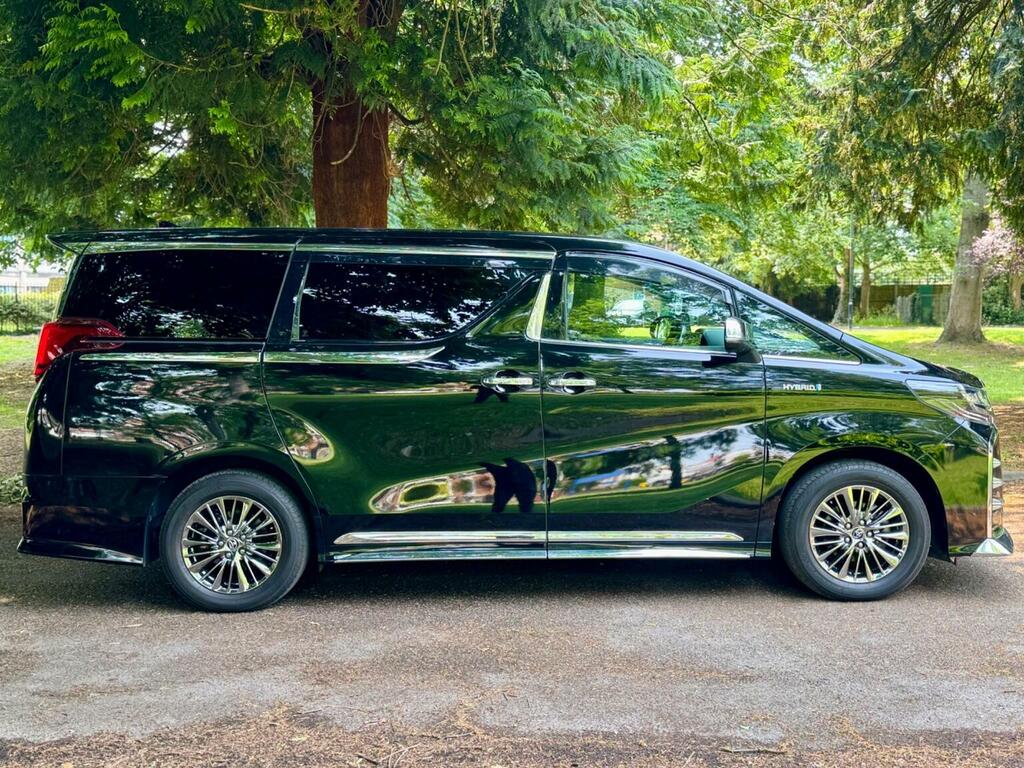 Toyota Alphard White #10
