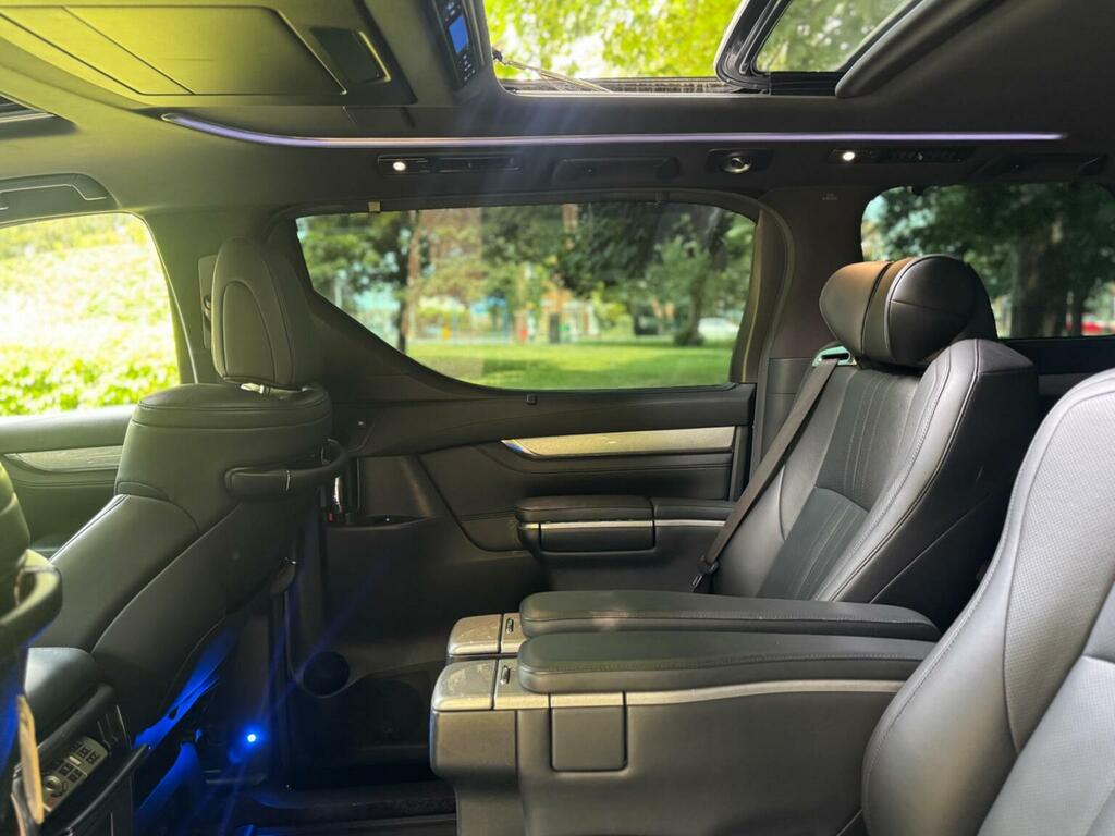 Toyota Alphard White #16