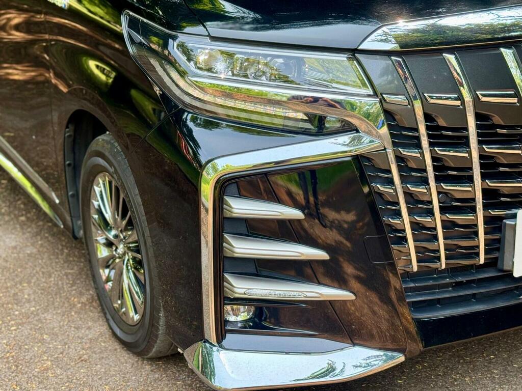 Toyota Alphard White #57