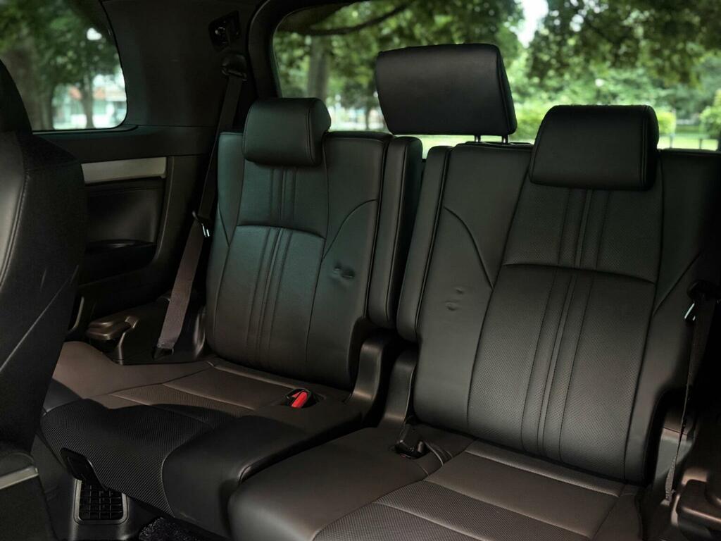 Toyota Alphard White #18