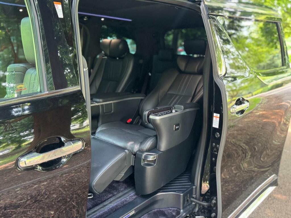 Toyota Alphard White #64