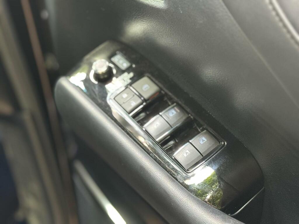 Toyota Alphard White #41