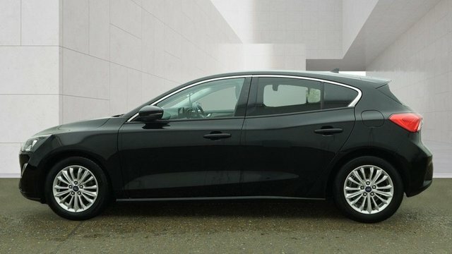 Ford Focus 1.0T Ecoboost Titanium Hatchback Black #6