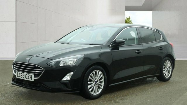 Ford Focus 1.0T Ecoboost Titanium Hatchback Black #2