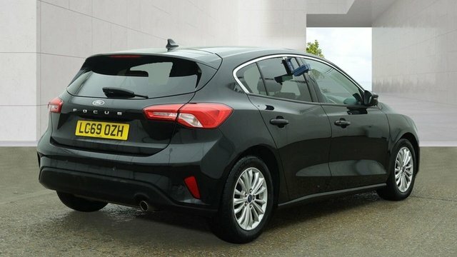 Ford Focus 1.0T Ecoboost Titanium Hatchback Black #4
