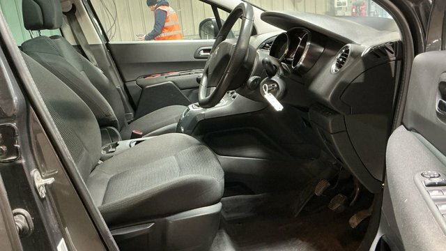 Peugeot 5008 Blue Hdi Ss Active Black #9