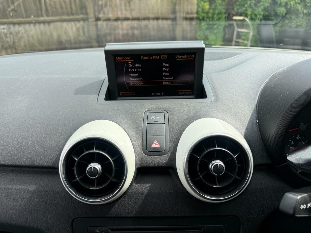 Audi A1 2.0 Tdi Black Edition White #6