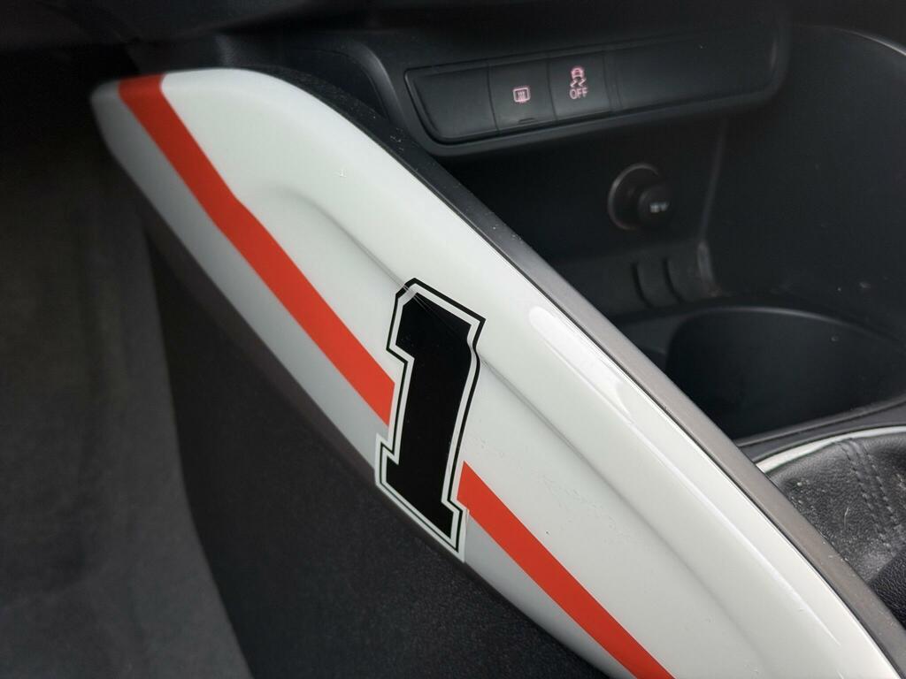 Audi A1 2.0 Tdi Black Edition White #4