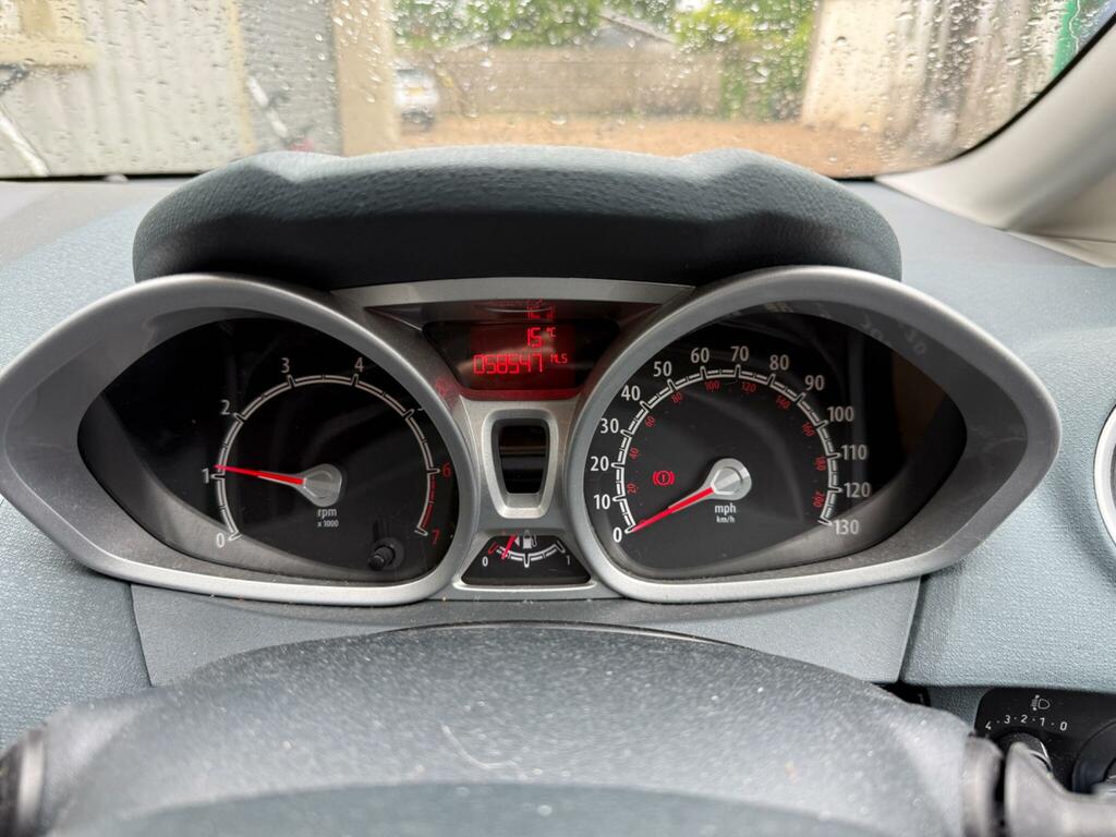 Ford Fiesta 1.4 Titanium  Silver #4