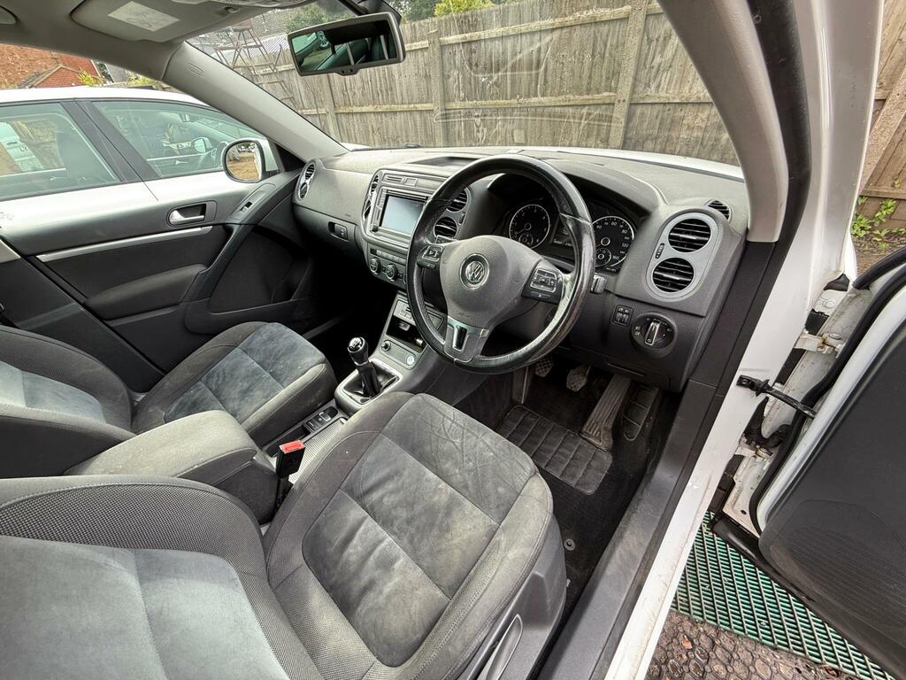 Volkswagen Tiguan 2.0 Tdi Bluemotion Tech Match Edition 4Wd Euro 6 AX65FAA White #2