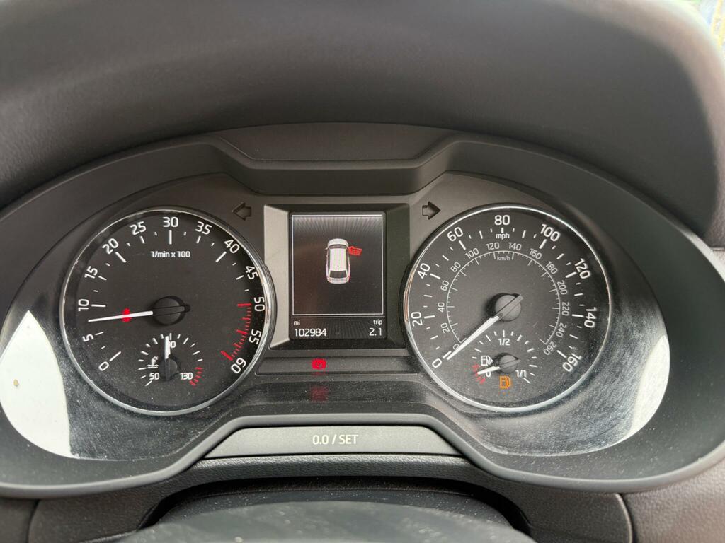 Skoda Octavia 1.6 Tdi Elegance Euro 5 Ss White #3
