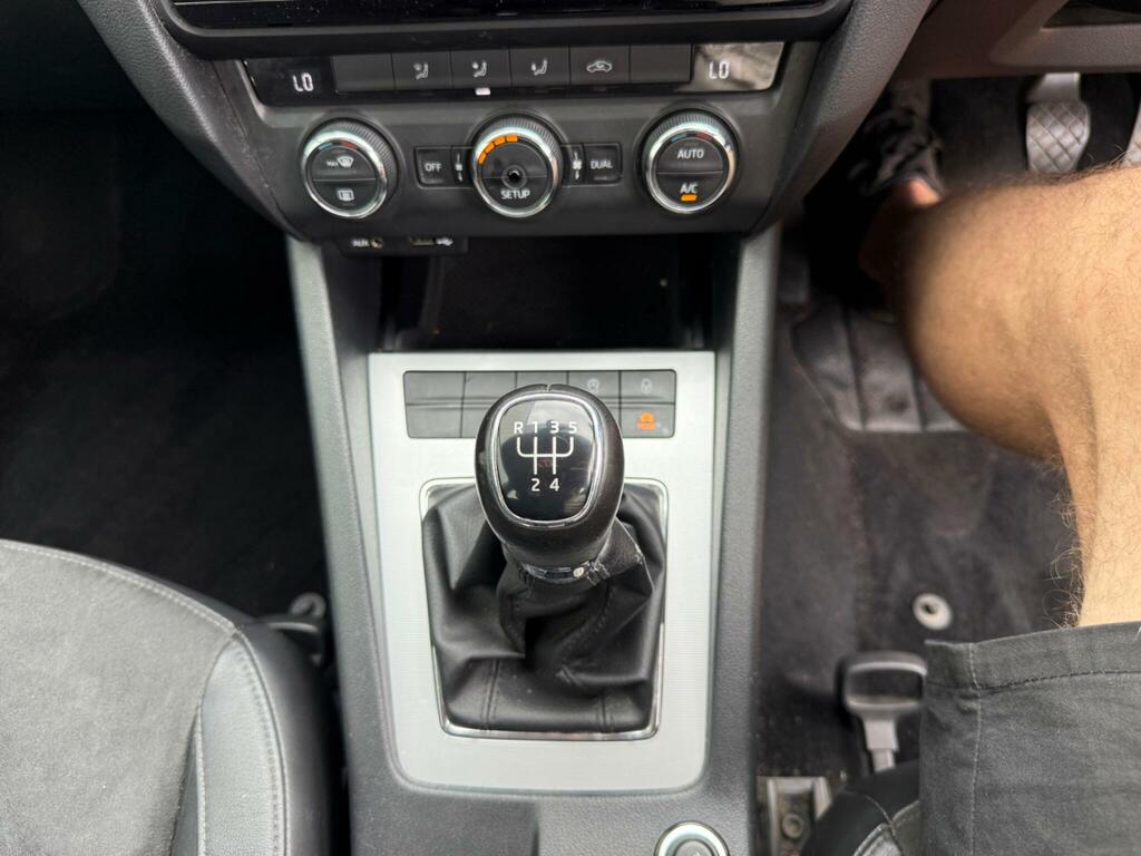 Skoda Octavia 1.6 Tdi Elegance Euro 5 Ss White #5